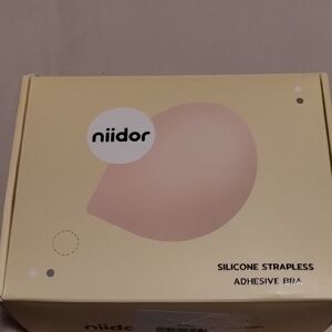 Niidor Silicone Strapless Adhesive Bra